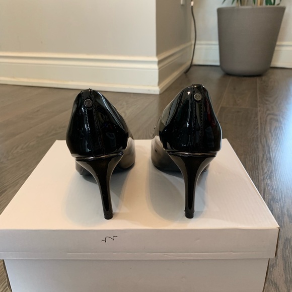 Jones New York patent pointy heels - Picture 3 of 9